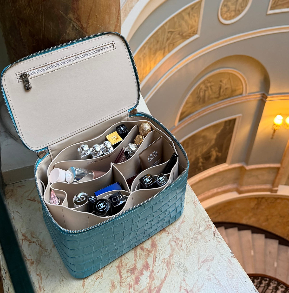 Bay Vanity Case