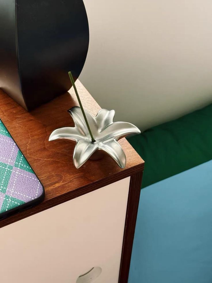 Lily Flower Incense Holder